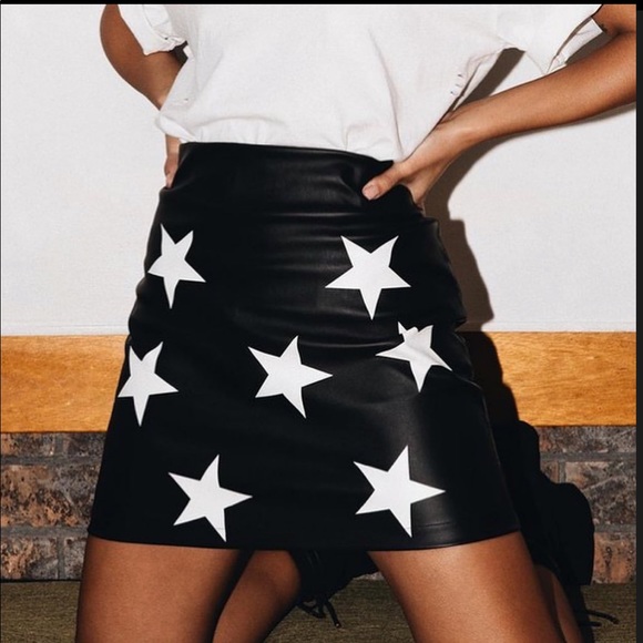 Princess Polly Dresses & Skirts - Princess Polly STARBOY MINI SKIRT BLACK size US 2